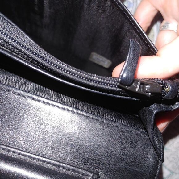 ✨Vintage Chanel Timeless Wallet On Chain: 1998 Karl Lagerfeld WOC✨ - Picture 8 of 9